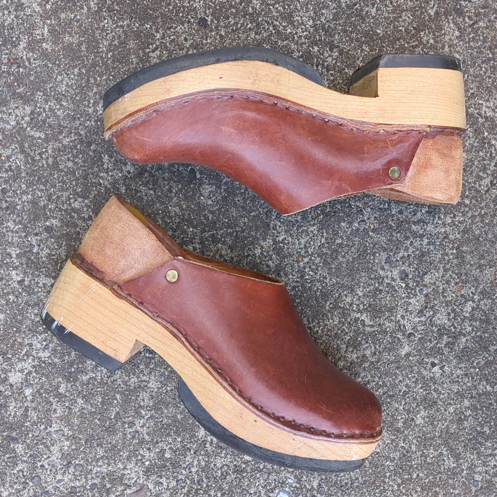 Vintage 90's Multnomah Clogs